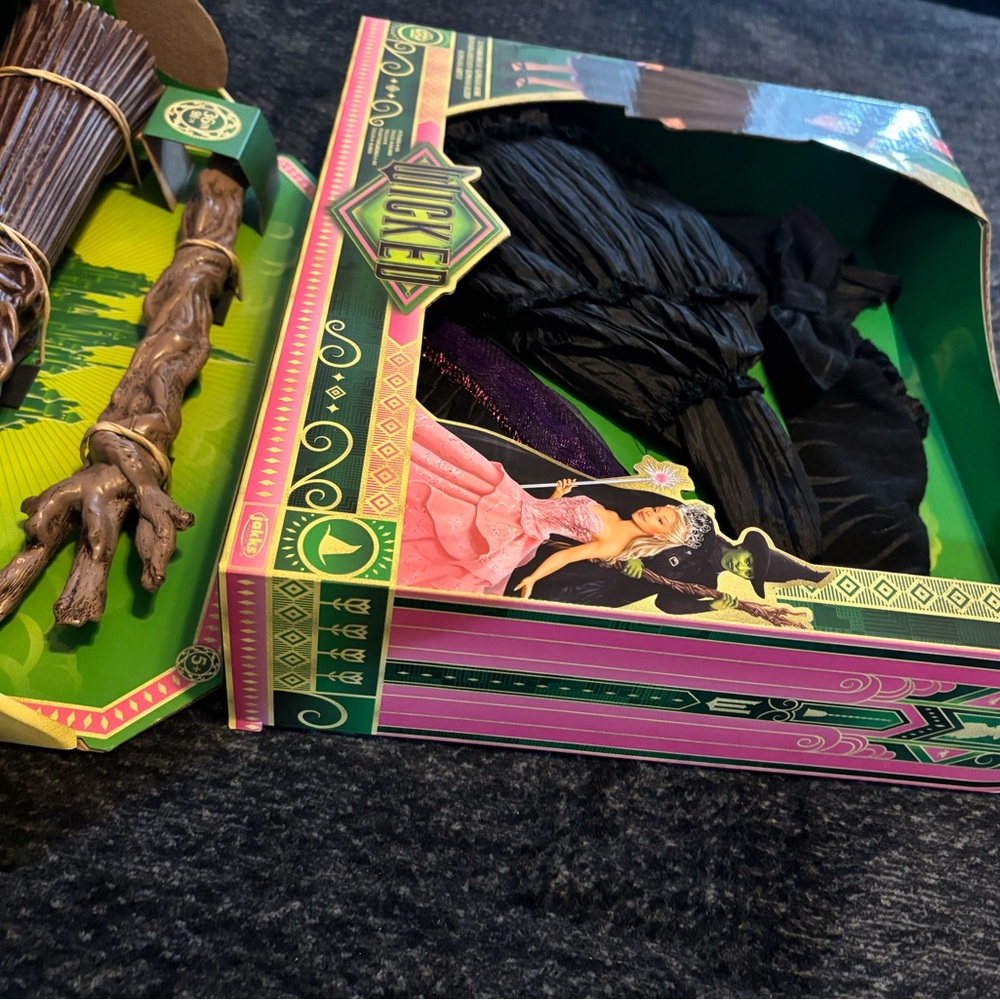 Wicked Elphaba Dress Costume and Broom Set 4-6X - Picture 8 of 9